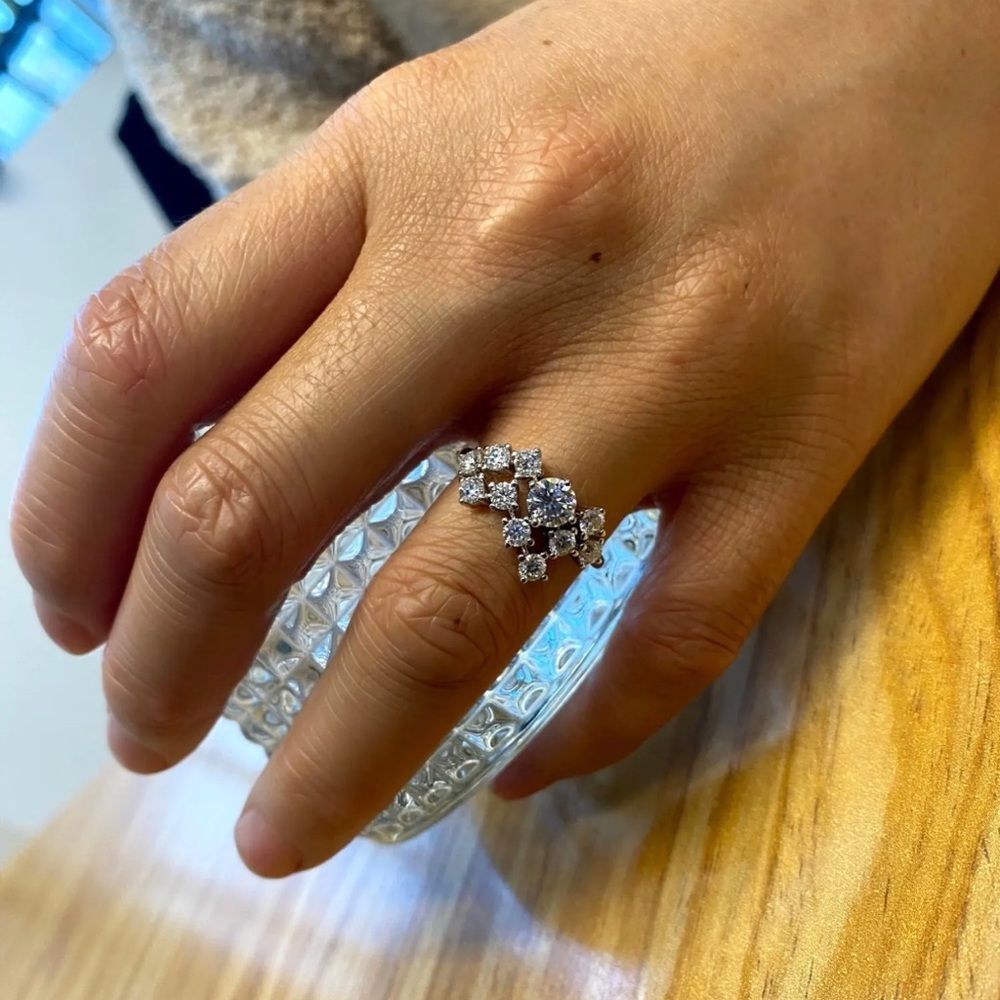 Sparkly multi station brilliant cut ring